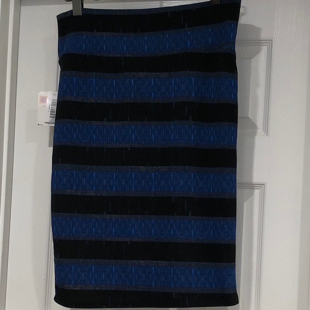 Elegant Black and Blue Striped Skirt - Picture 8 of 10